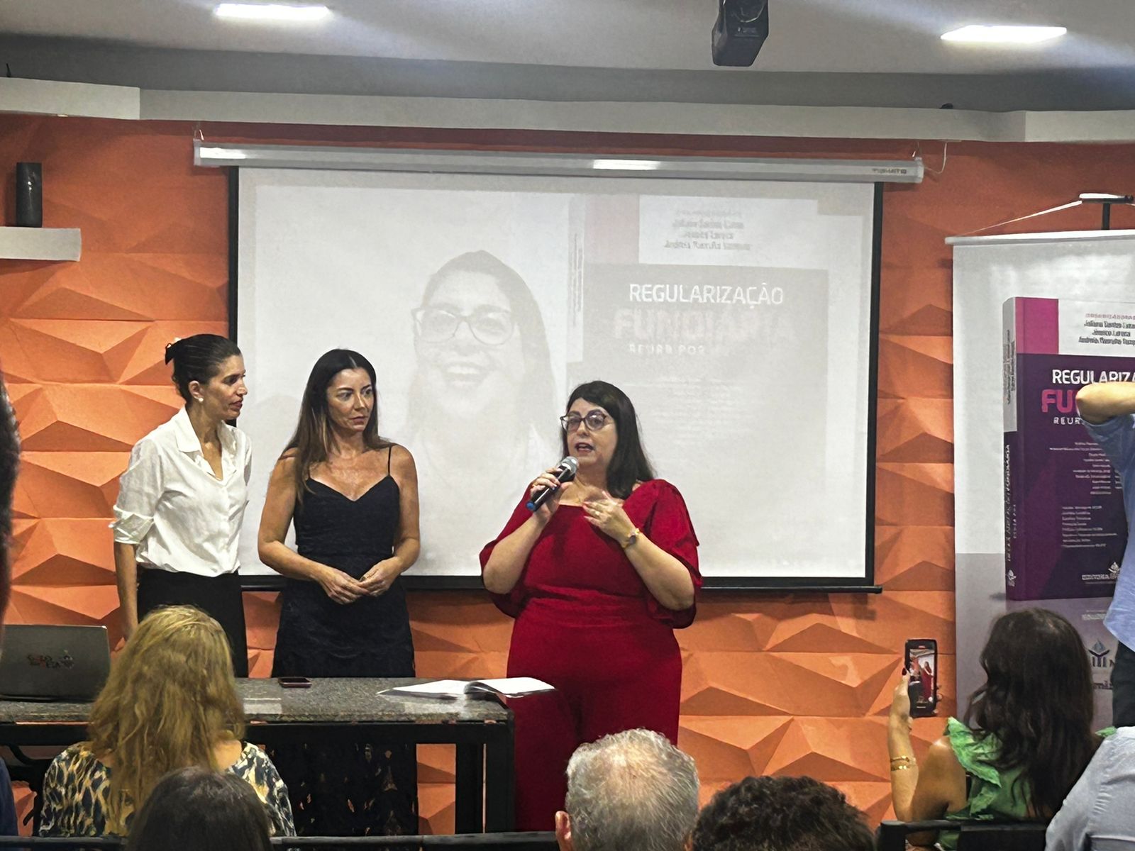 Lançamento do livro "REURB por Mulheres"
